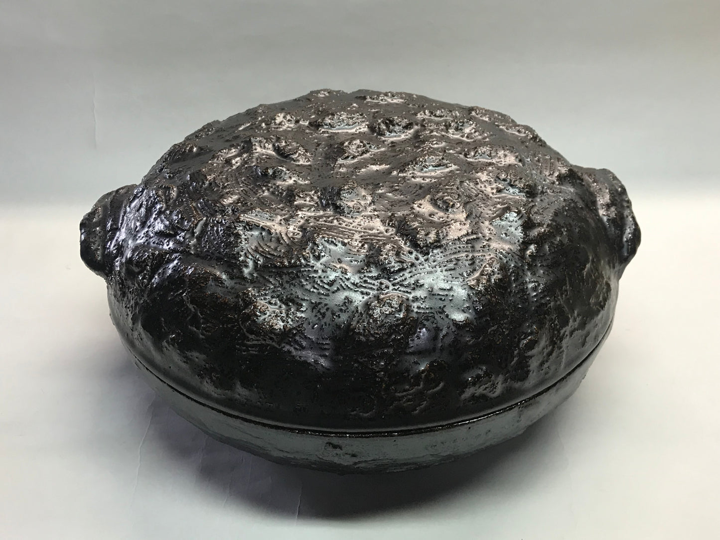 Shaku Enamel Pot with Black Handles and Rim (Rock Surface Style) / 黒耳付リム付き尺ホーロク(岩肌風)