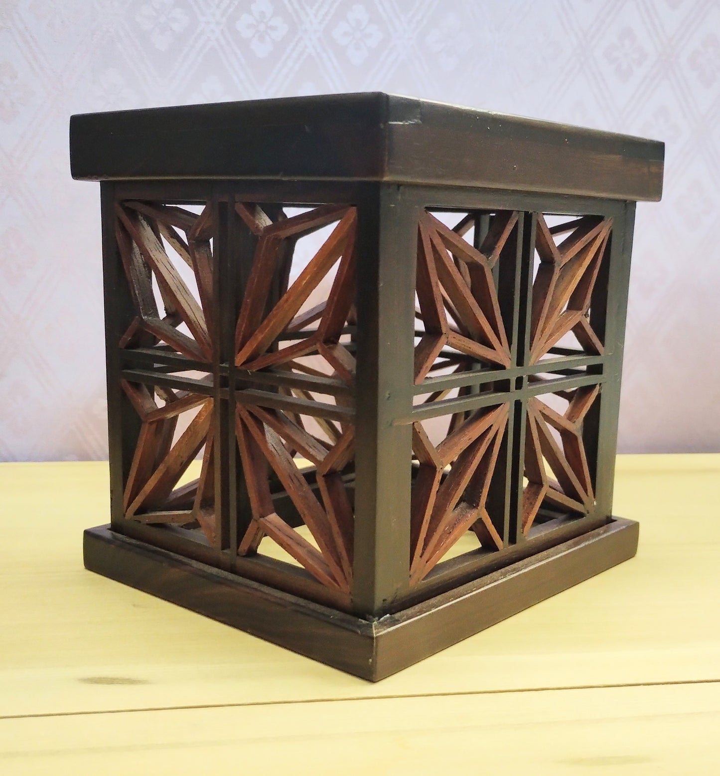 Lantern hemp-leaf paper
