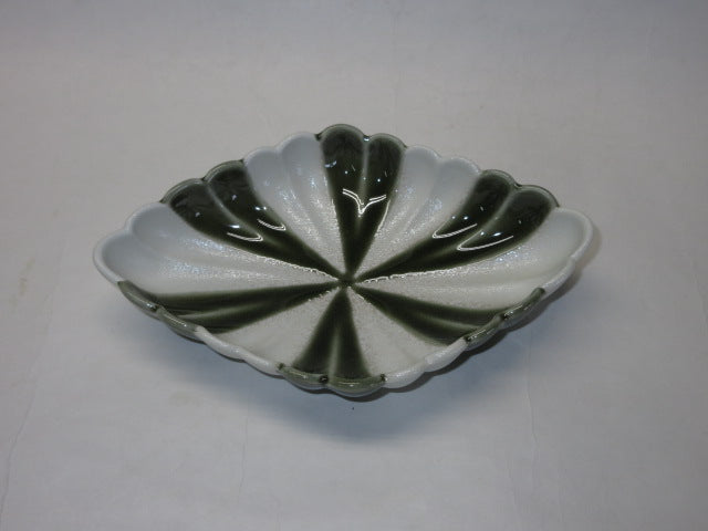 Oribe Glaze Parrel Chrysanthemum Carved Diamond-shaped Individual Plate / 織部釉パール菊彫菱型銘々皿