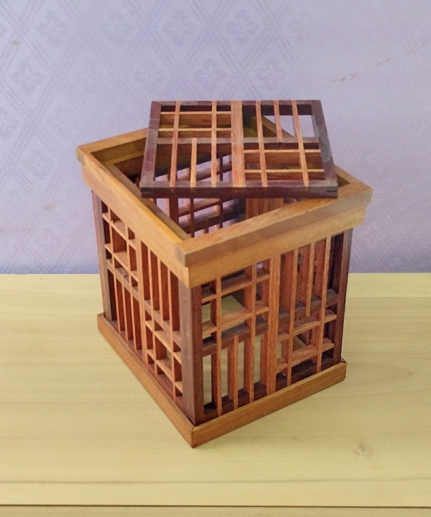 Lantern hemp-leaf paper