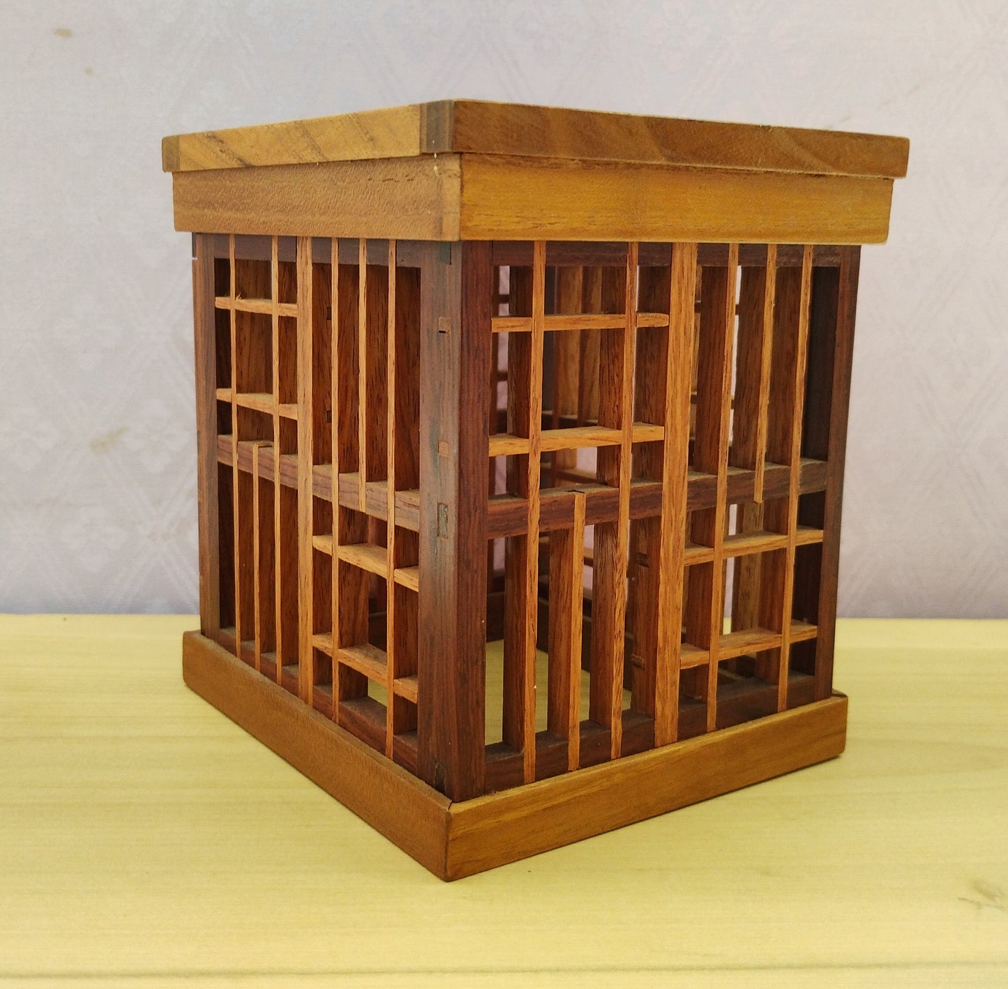 Lantern hemp-leaf paper