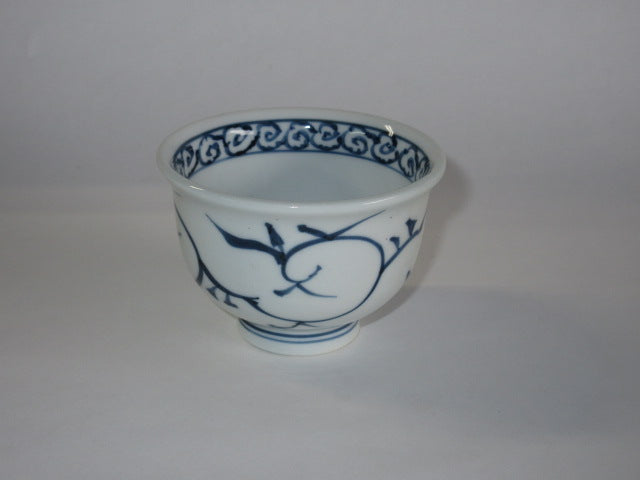 Sometsuke Grape Design Reversed Small Bowl / 染付ぶどう絵反小鉢