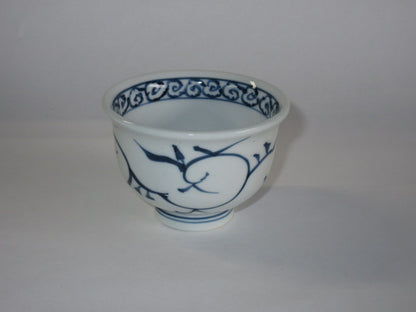 Sometsuke Grape Design Reversed Small Bowl / 染付ぶどう絵反小鉢