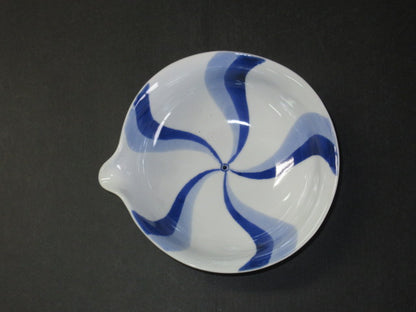 Flowing Water Pouring Rim Shallow Small Bowl / 流水片口浅小鉢