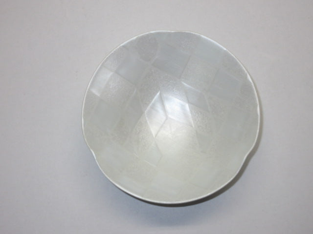 Cloud Silver Iro-kaeshi Matsu Triangle Nuburi Flat Small Bowl / 雲銀彩市松三方なぶり平小鉢